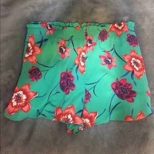 Boutique floral flowy shorts